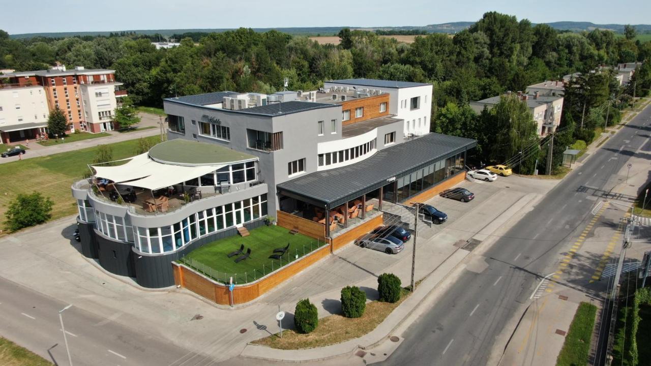 Hotel Kristaly Konferencia & Wellness Ajka Eksteriør billede